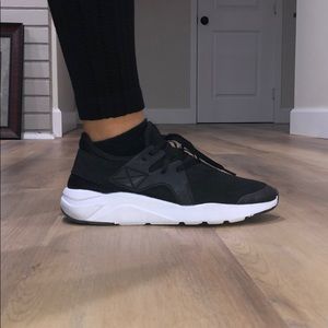 Black running shoe (fairly worn)